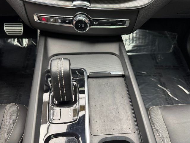 2022 Volvo XC60 R-Design - Photo 19