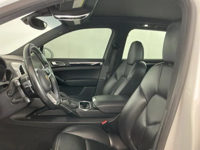 Used 2017  Porsche  image 14