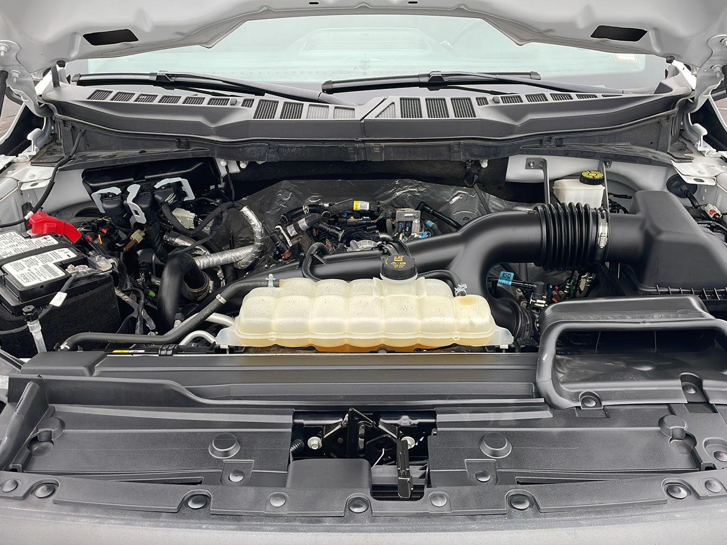 Used 2023 Oxford White Ford XL image 9
