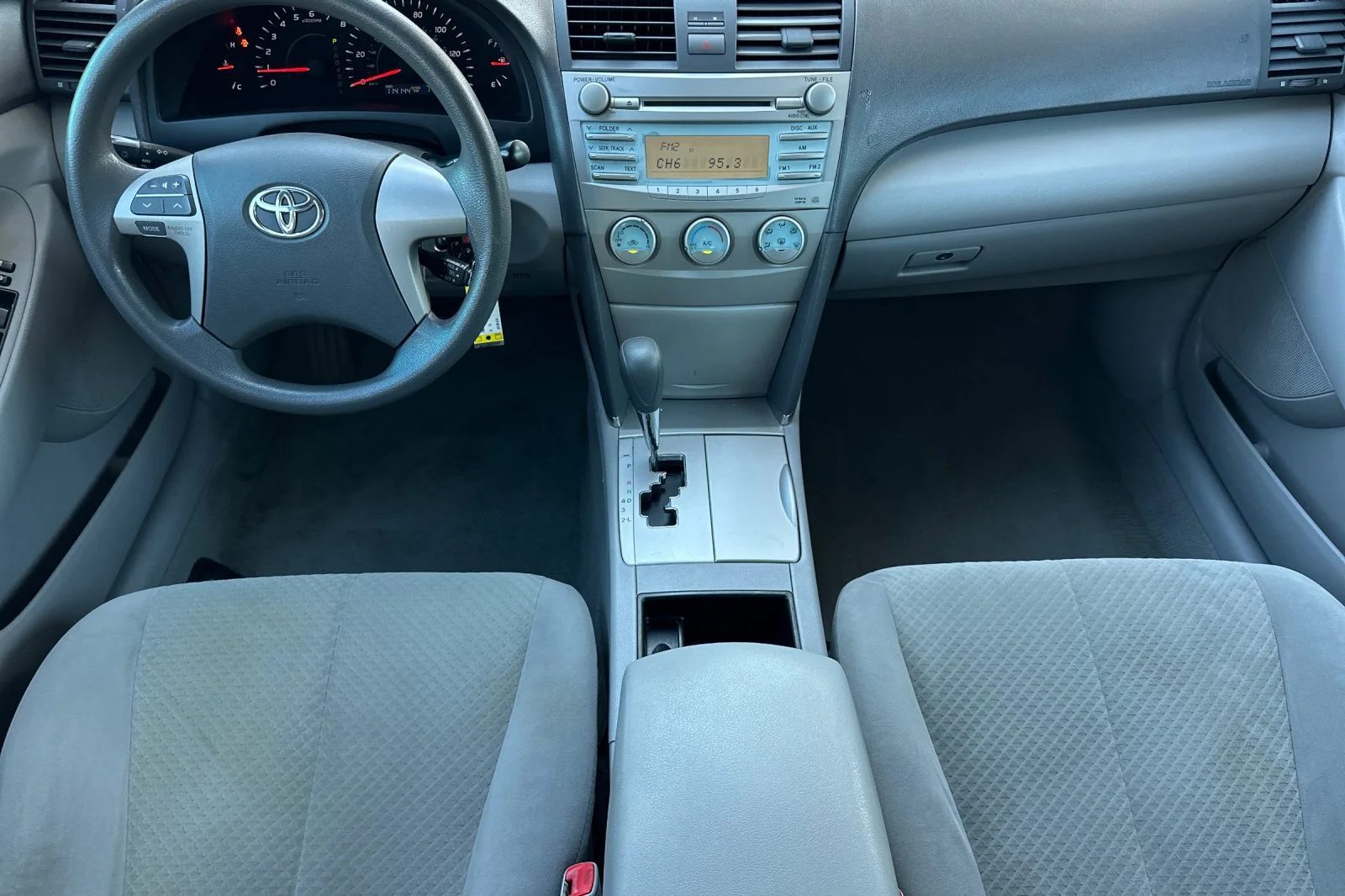 Used 2007 Silver Toyota LE image 6