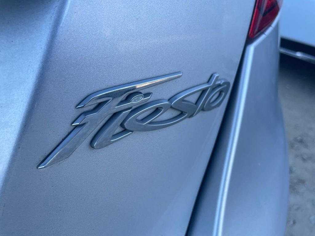 Used 2014 Ingot Silver Ford SE image 12