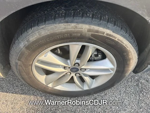 Used 2017 Gray Ford SEL image 7