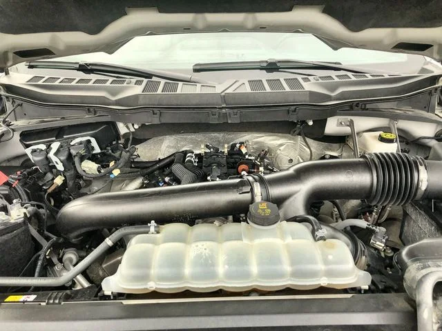 Used 2025 Silver Ford Lariat image 26