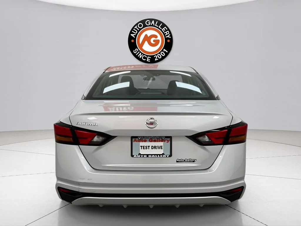 Used 2022 Silver Nissan 2.5 S image 5