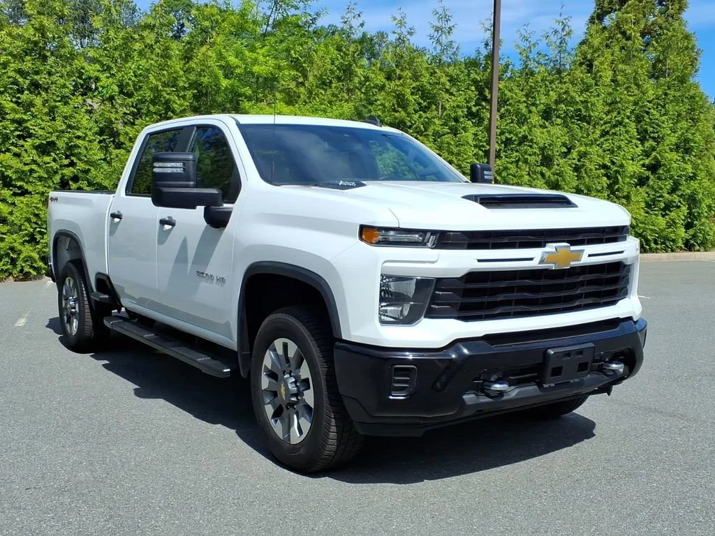2024 Chevrolet Silverado HD Custom 4WD Crew Cab Standard Box's photo