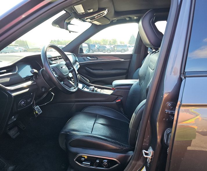 Used 2023 Gray Jeep Overland 4xe image 5