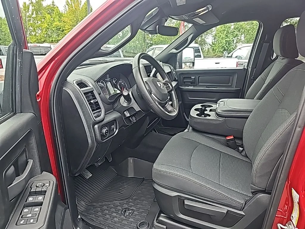 2025 RAM 3500 Tradesman - Photo 10