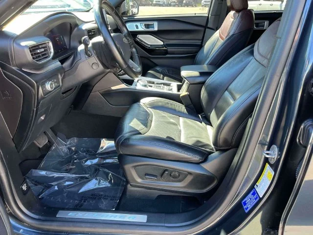 Used 2022 Blue Metallic Ford Platinum image 31