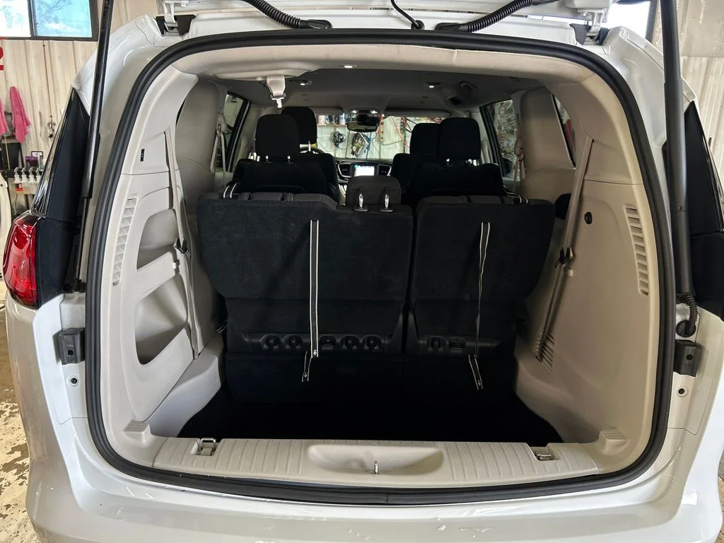 Used 2023 White Chrysler LX image 27