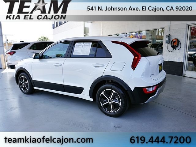 Used 2024 White Kia LX image 7