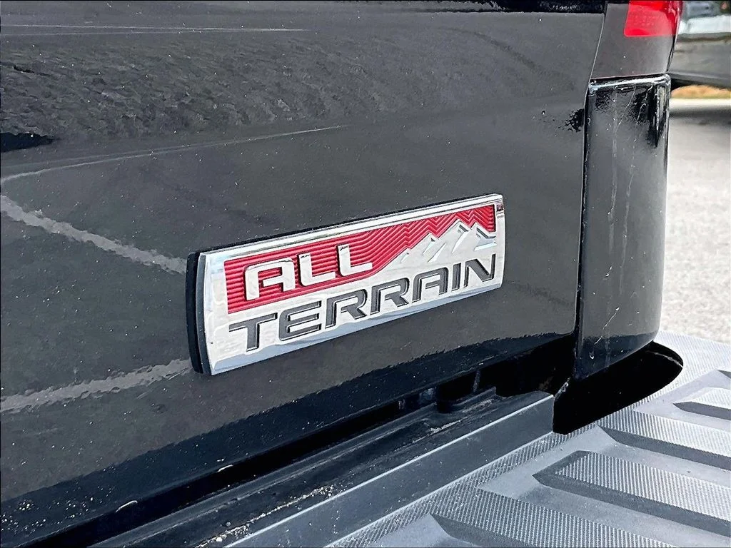Used 2015 Black GMC SLE image 9