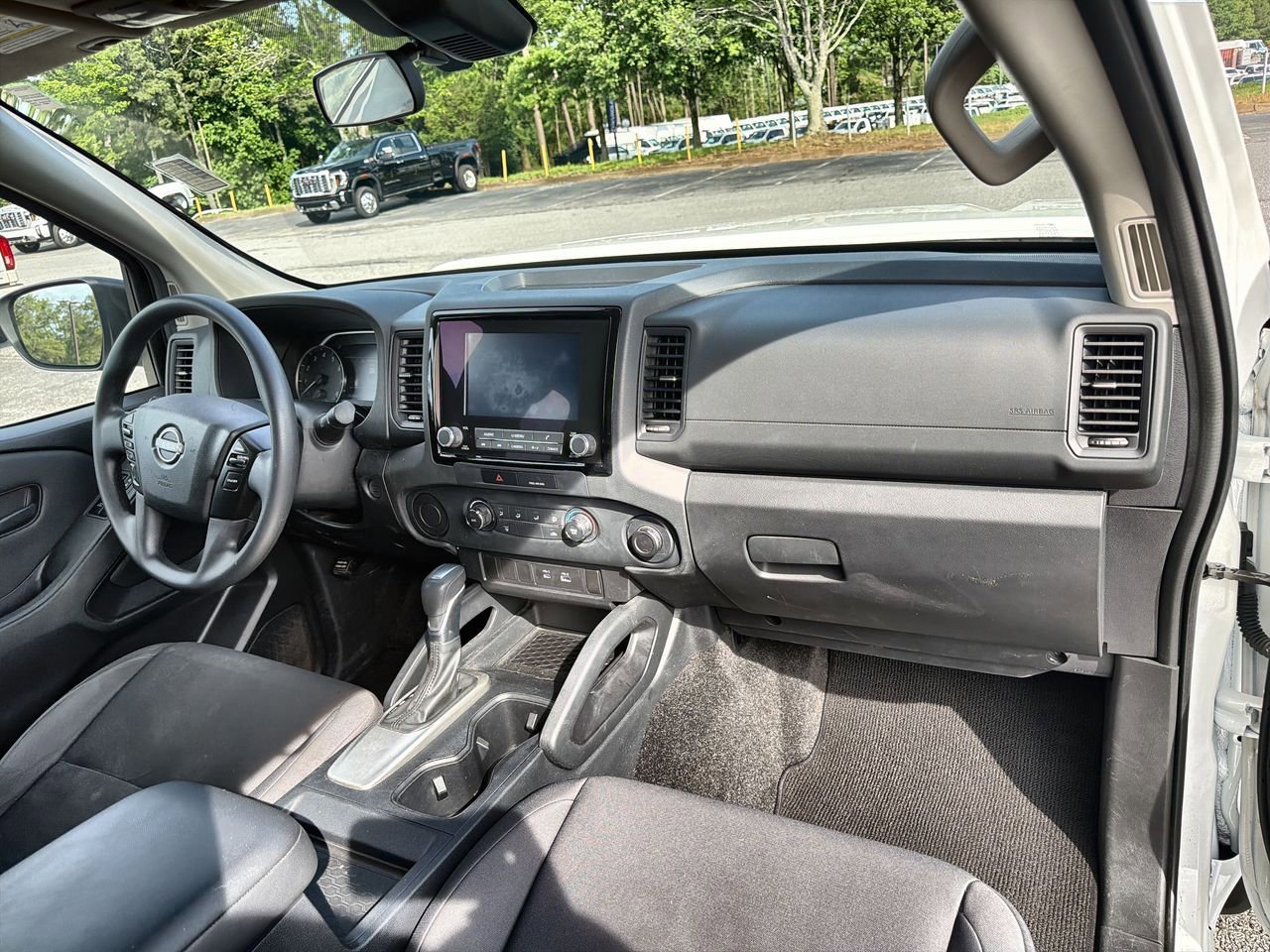 Used 2022 White Nissan King Cab S 4x2 image 24