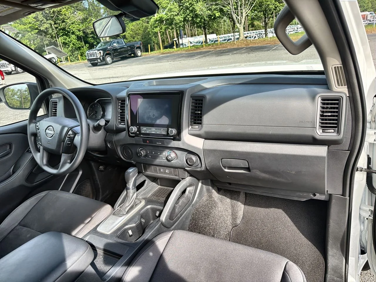 Used 2022 White Nissan King Cab S 4x2 image 24
