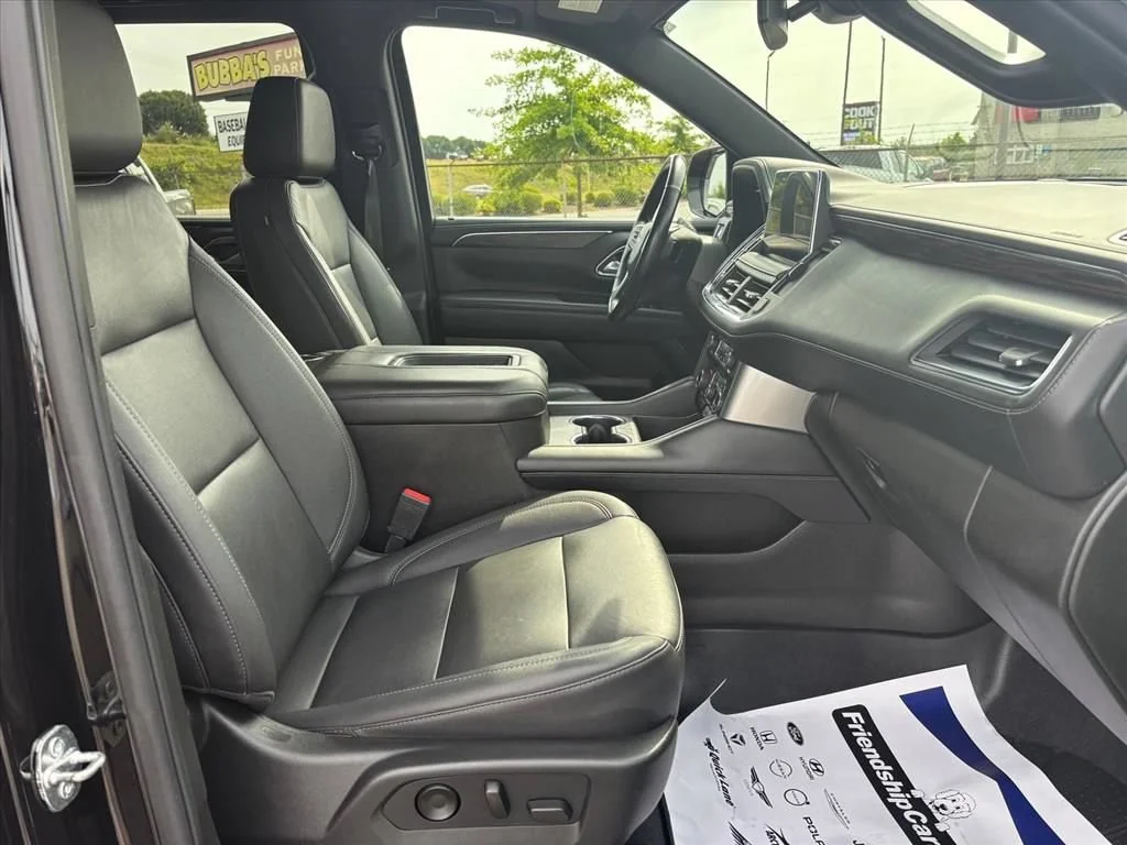 Used 2022 Black Chevrolet Z71 image 16