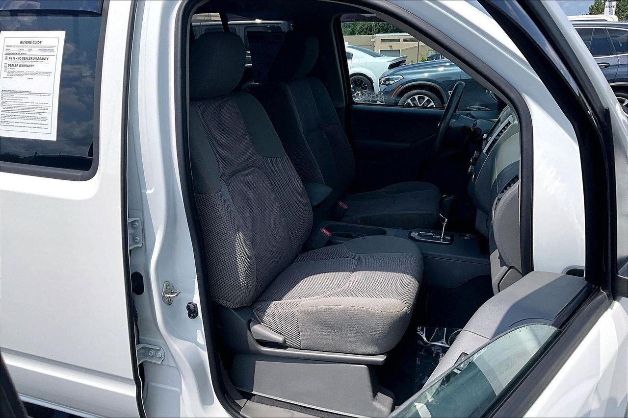 Used 2020 Glacier White Nissan Crew Cab SV 4x2 image 31