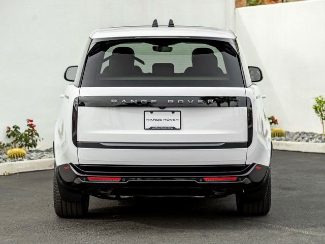 New 2026 Fuji White Land Rover SE image 8