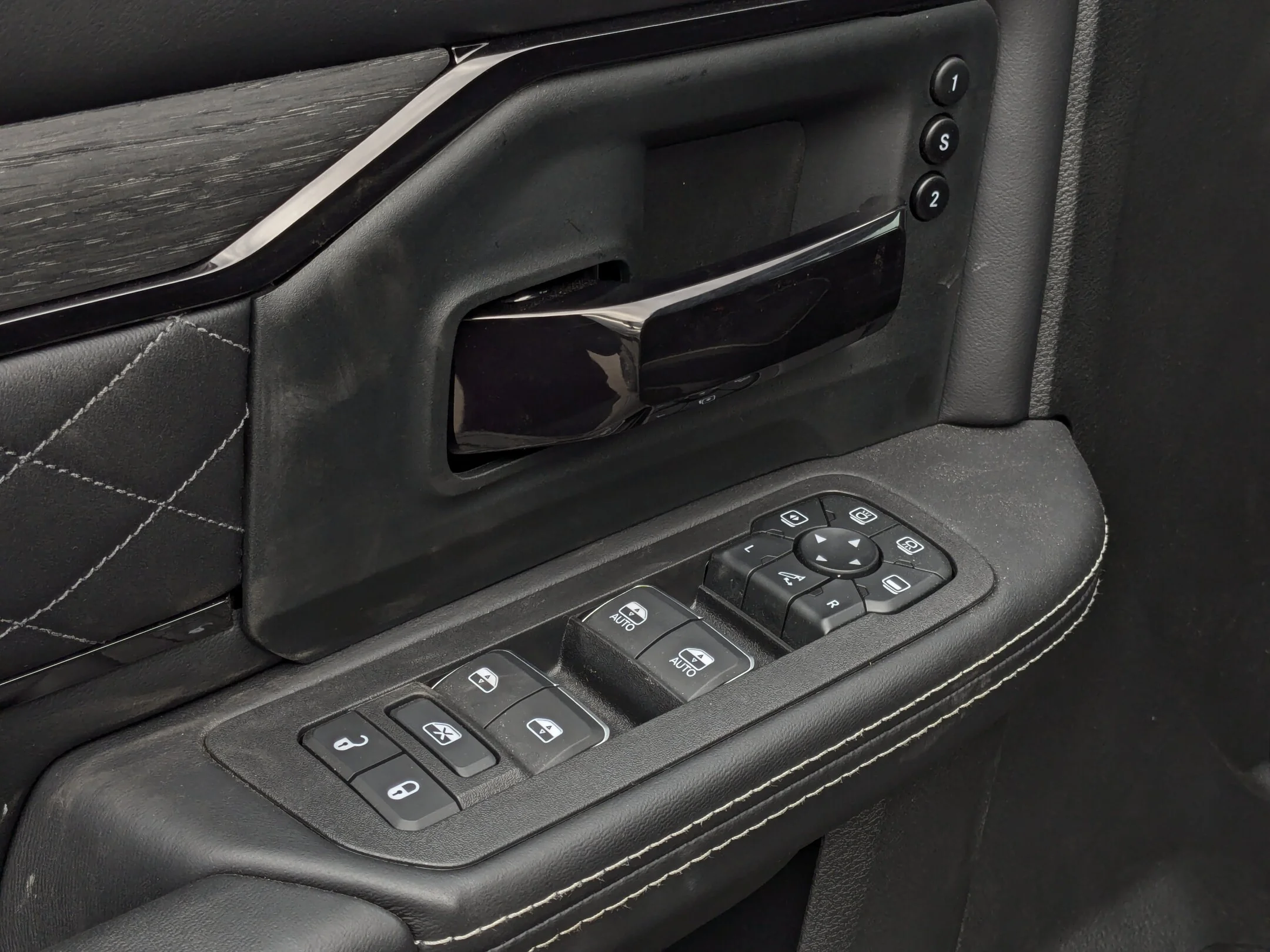 New 2026 Black RAM Limited - - 4x4 - 5th Wheel/Gooseneck Prep - 360 Cameras - Sunroof & More! image 13
