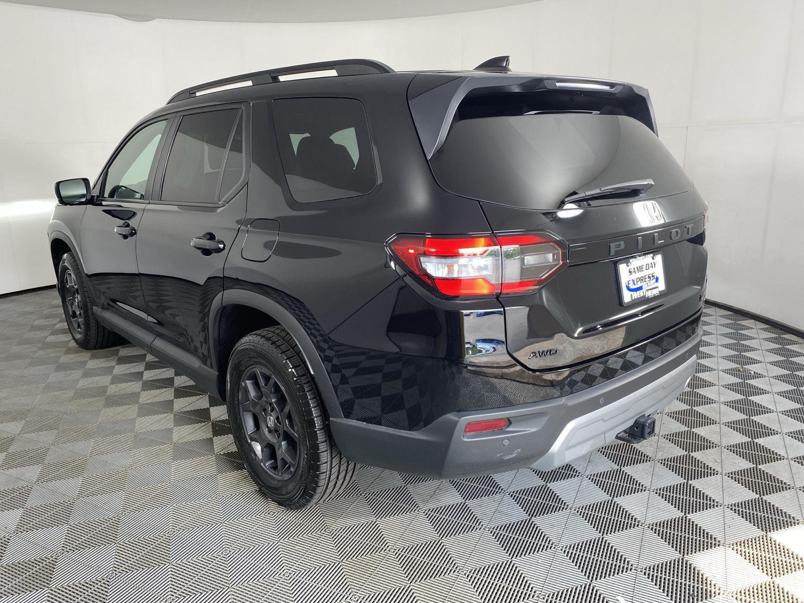 Used 2024 Crystal Black Pearl Honda TrailSport image 5