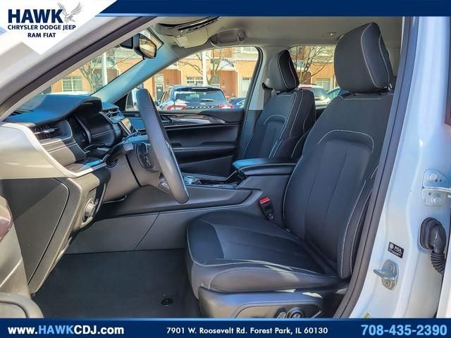 Used 2023 White Jeep Laredo image 8