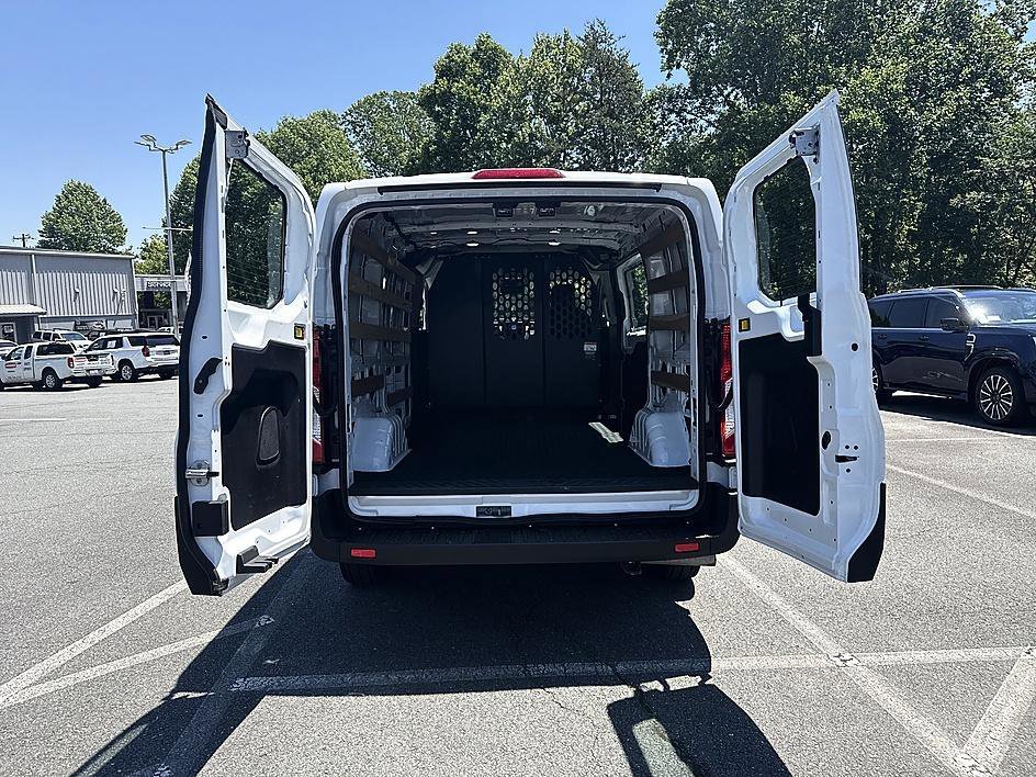 Used 2025 Oxford White Ford Base image 24