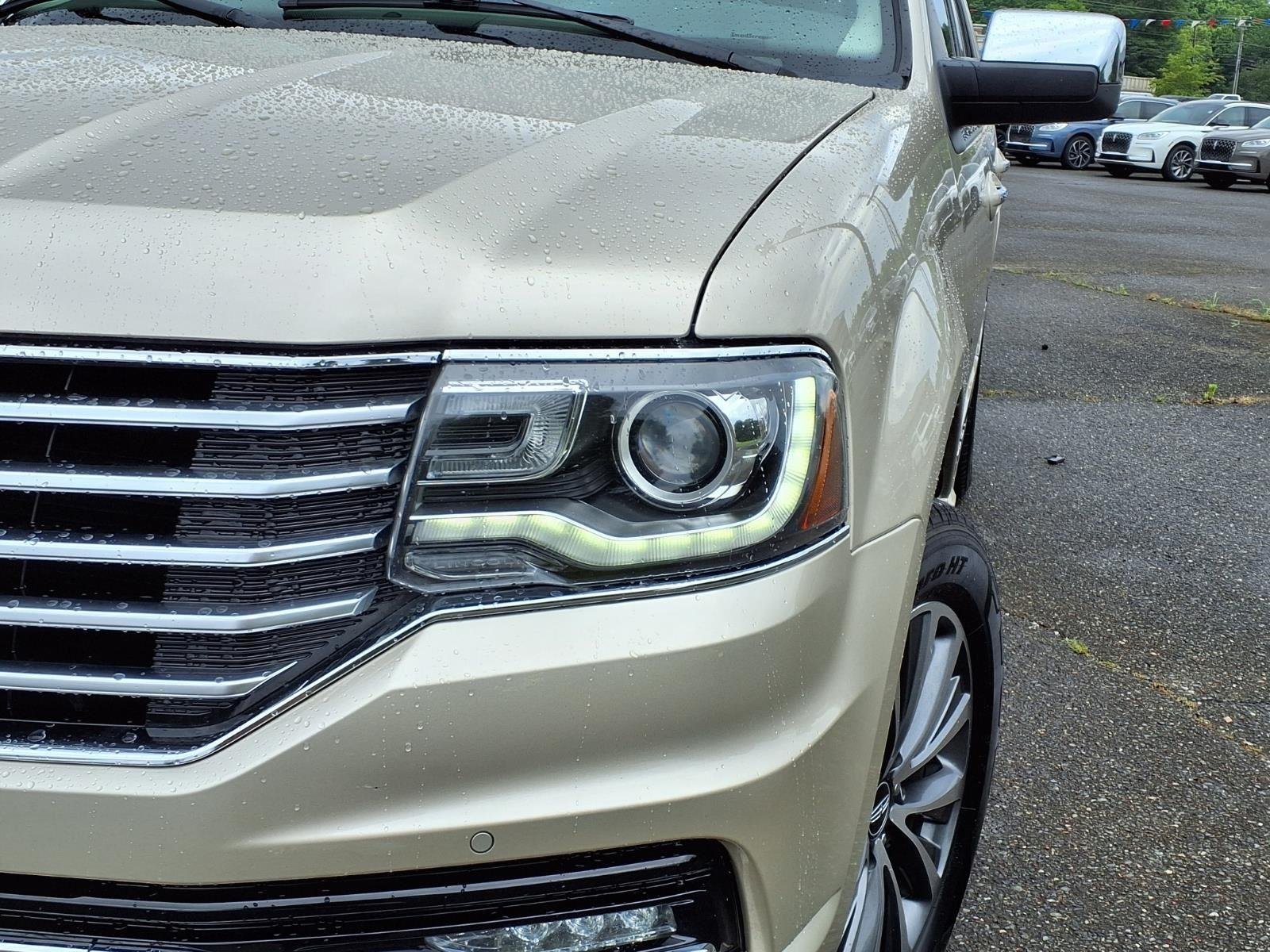 Used 2017 Palladium White Gold Metallic Lincoln Select image 17