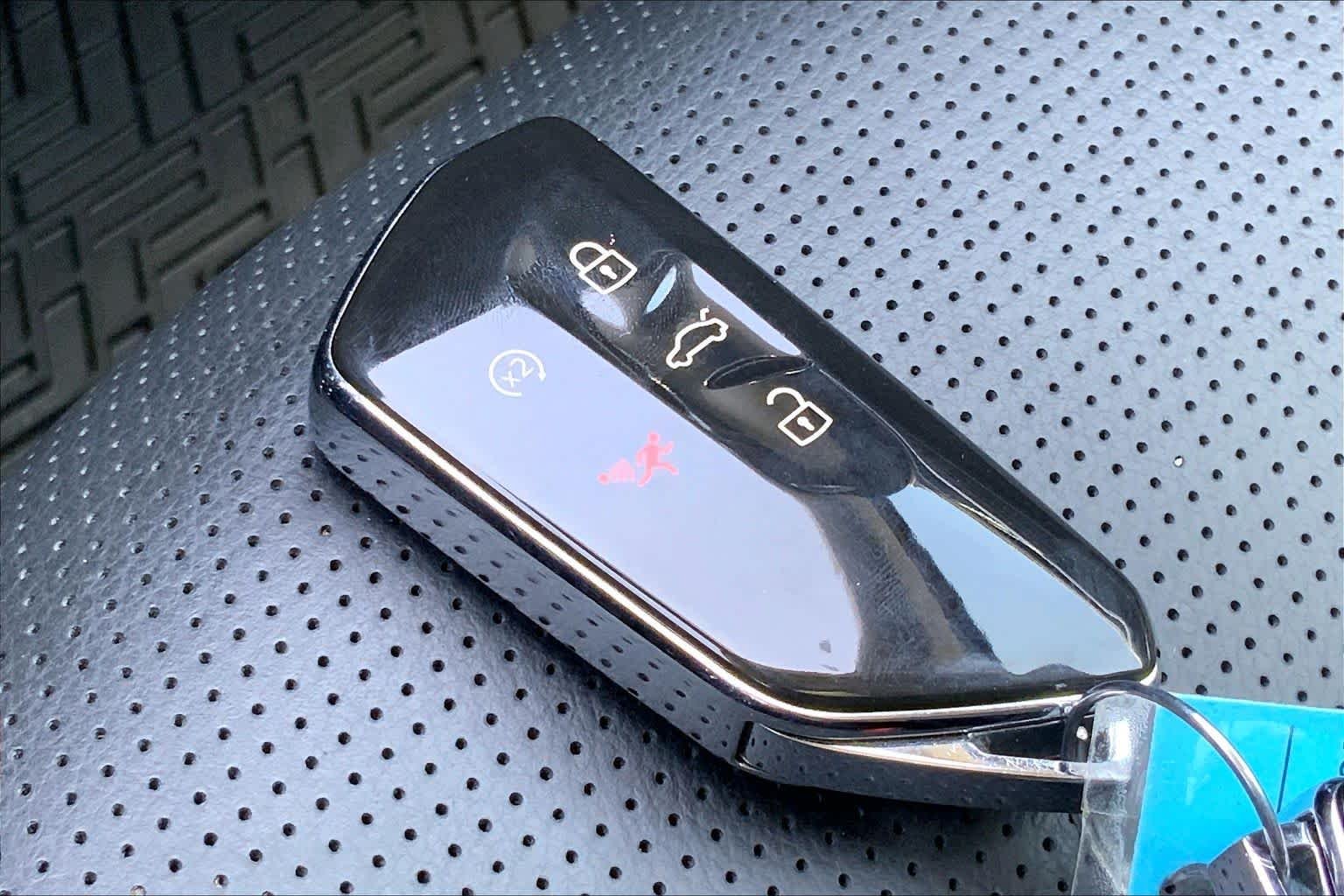Used 2024 Aurora Red Metallic Volkswagen 2.0T SEL image 15