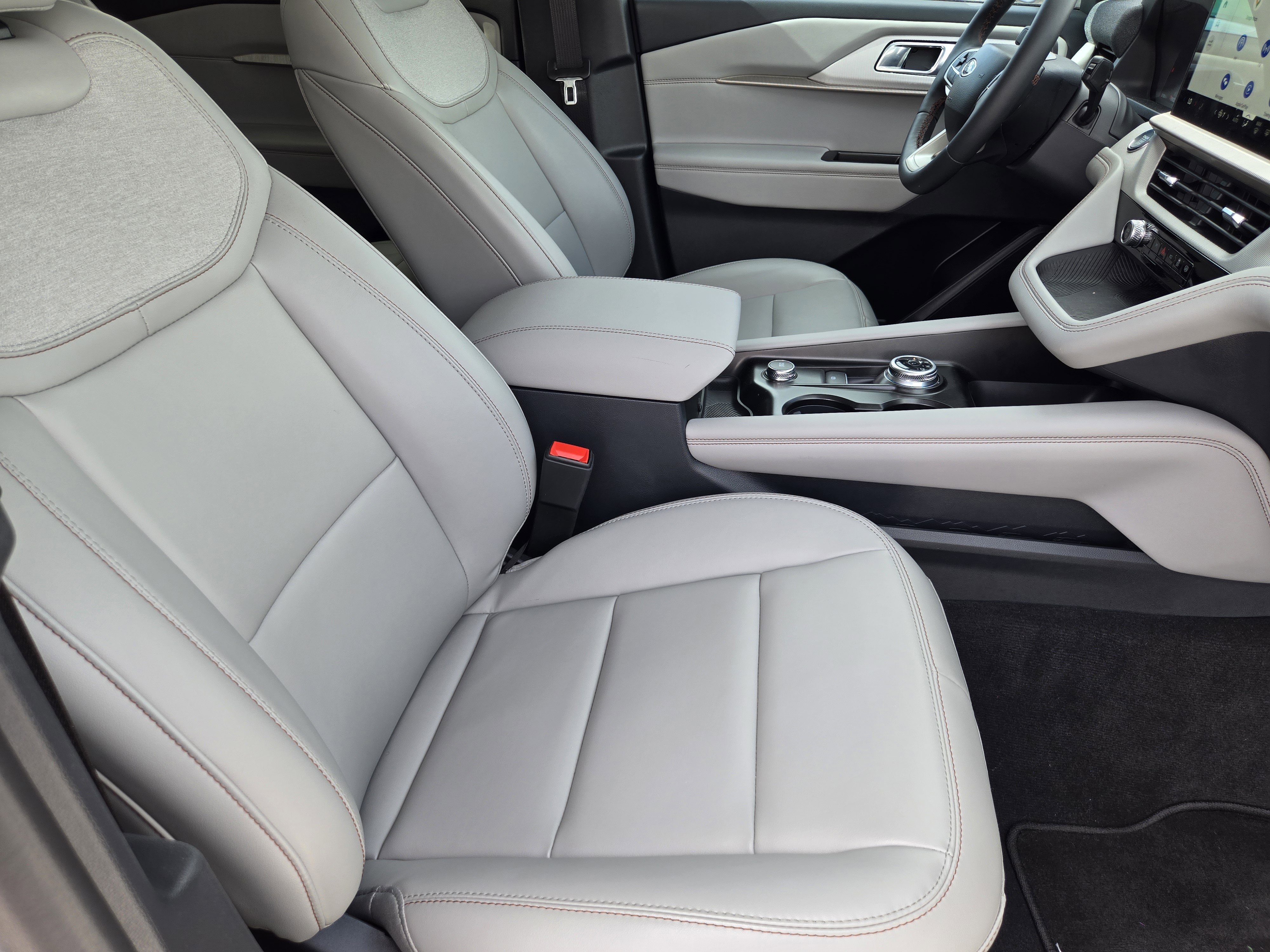 New 2026 Star White Metallic Tri-Coat Ford Active image 9