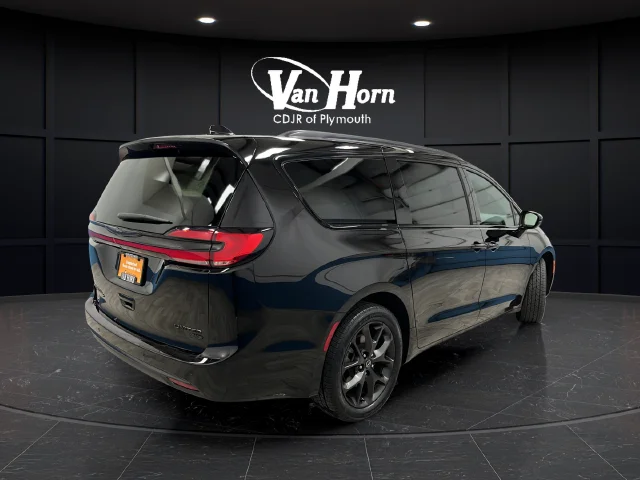 Used 2025 Diamond Black Chrysler Limited image 7