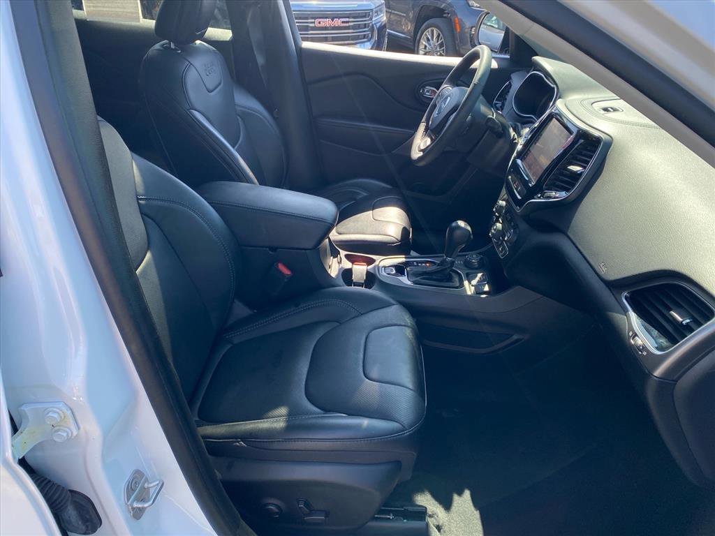 Used 2022 Bright White Clearcoat Jeep Limited image 27