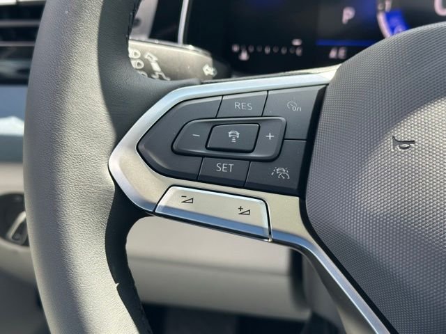 New 2026 Deep Black Pearl Volkswagen 1.5T SE image 38