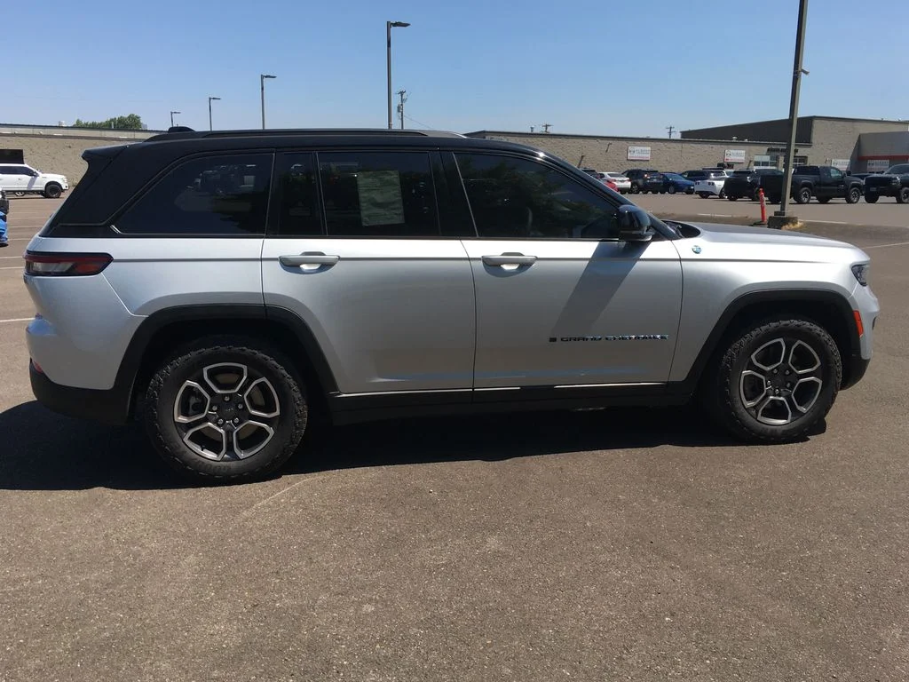 Used 2024 Silver Jeep Trailhawk 4xe image 7