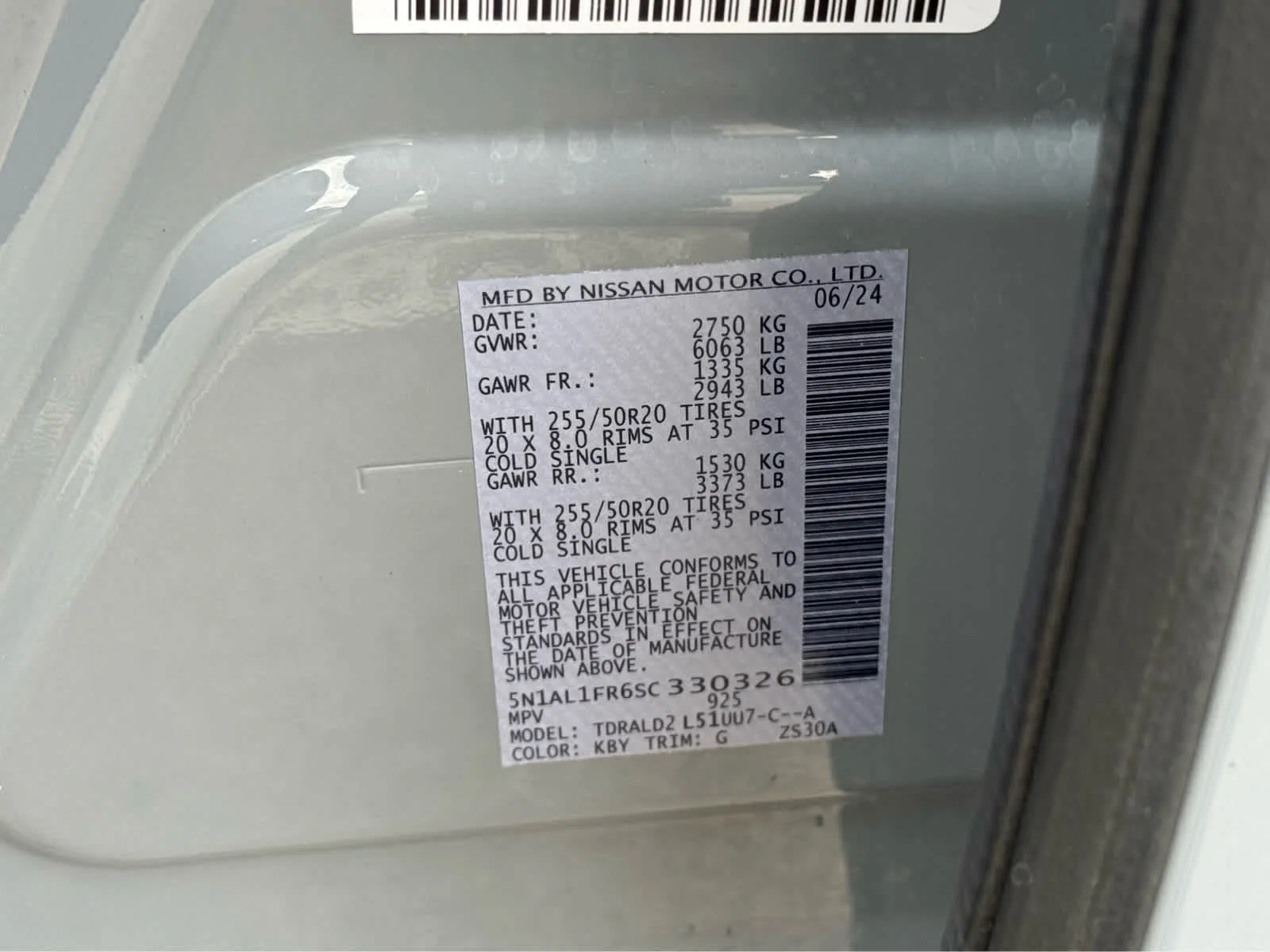 Certified Used 2025 Harbor Gray INFINITI LUXE image 28