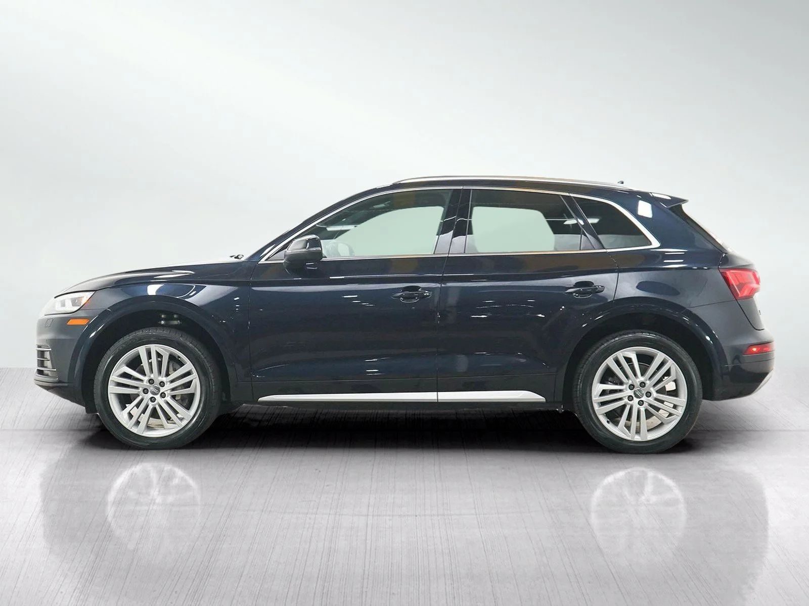 Used 2018 Audi Q5 Premium Plus with VIN WA1BNAFY6J2087996 for sale in Wayzata, Minnesota