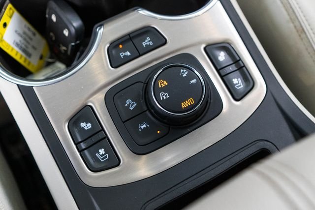 Used 2019 White GMC Denali image 27