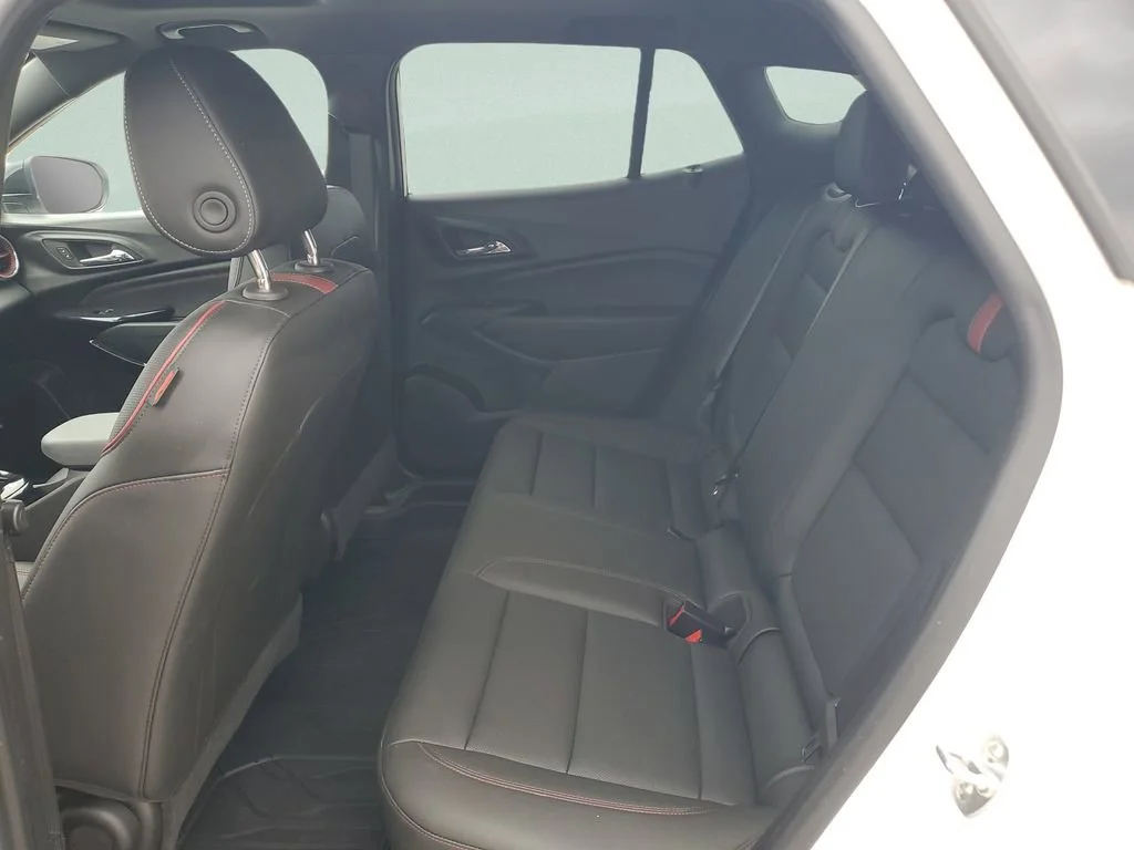Used 2025 Summit White Chevrolet 2RS image 10