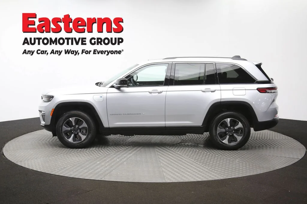 Used 2022 Silver Jeep 4xe image 63