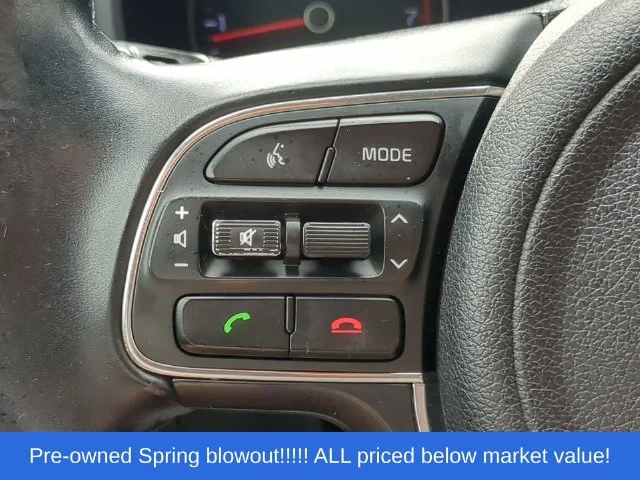 Used 2017 Silver Kia EX image 25