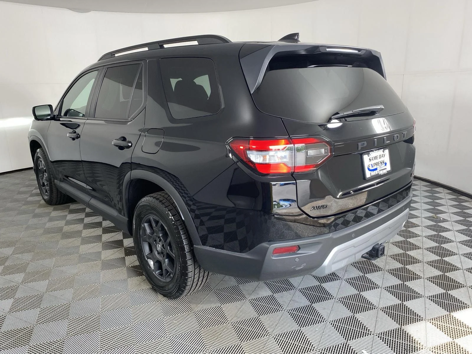Used 2024 Crystal Black Pearl Honda TrailSport image 5
