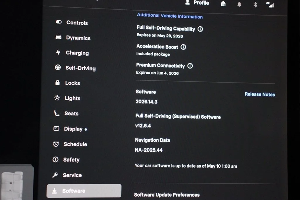 Used 2020 Solid Black Tesla Long Range image 25
