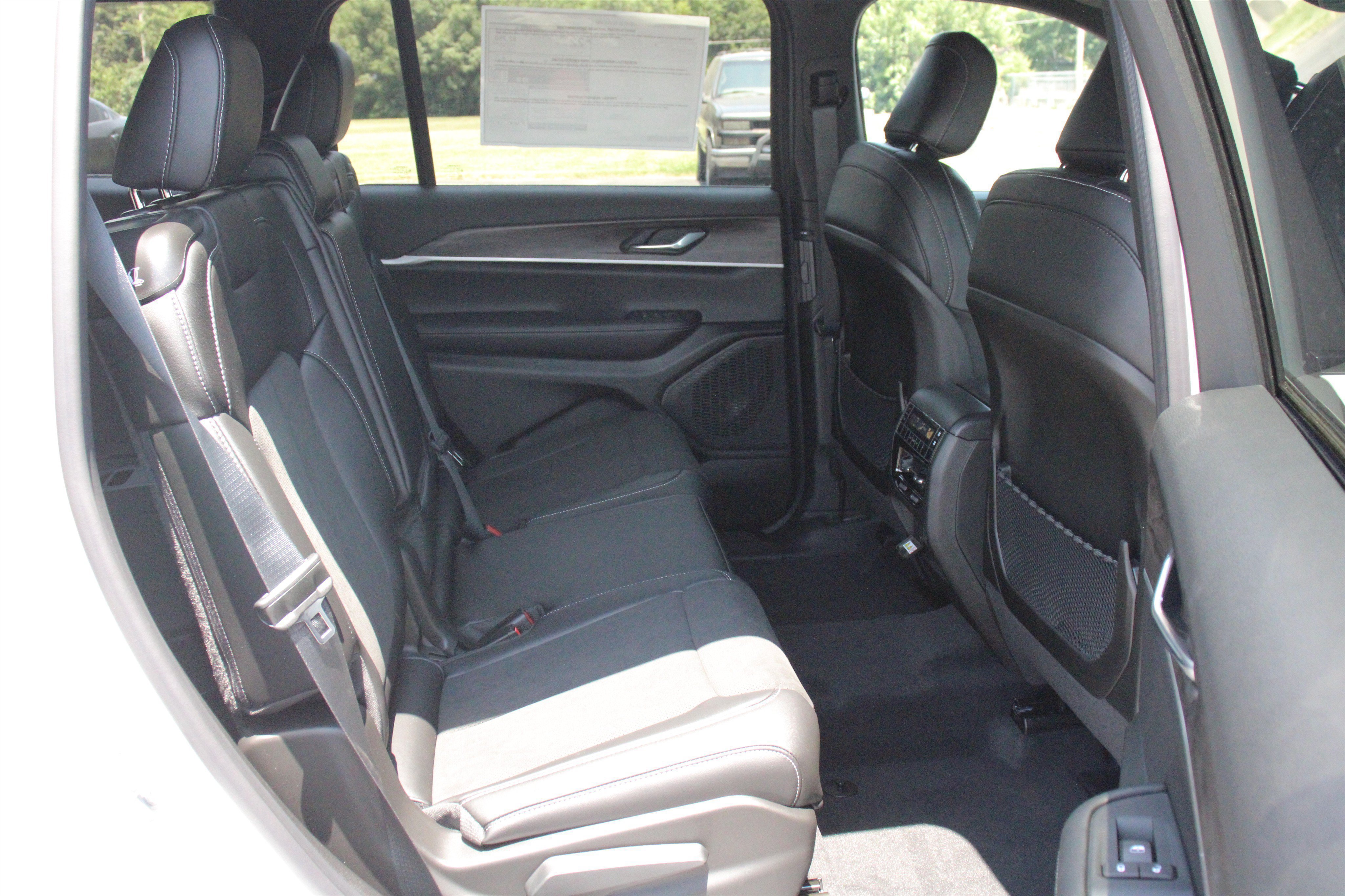 New 2026 Bright White Clearcoat Jeep Laredo Altitude image 30