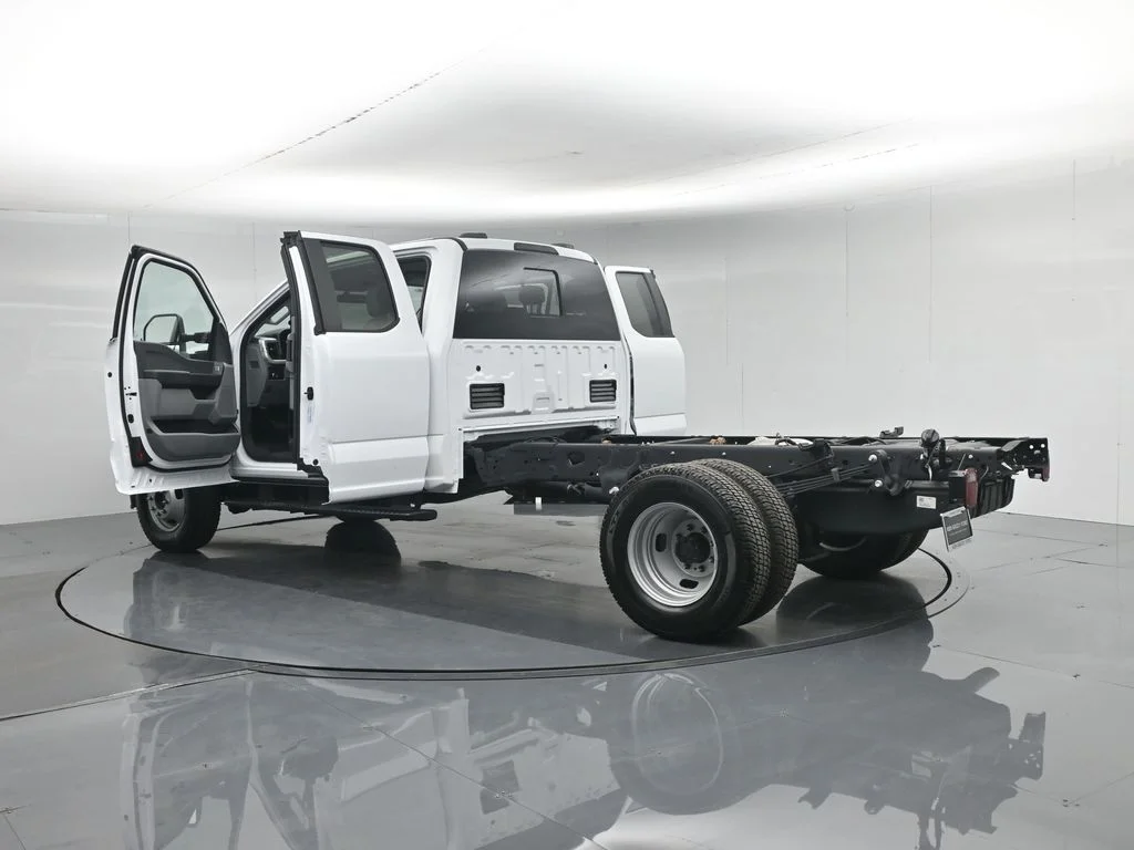 New 2026 Oxford White Ford XL image 30