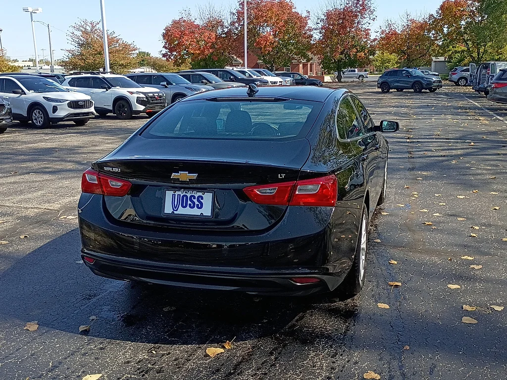 2025 Chevrolet Malibu LT, photo 2 of 12