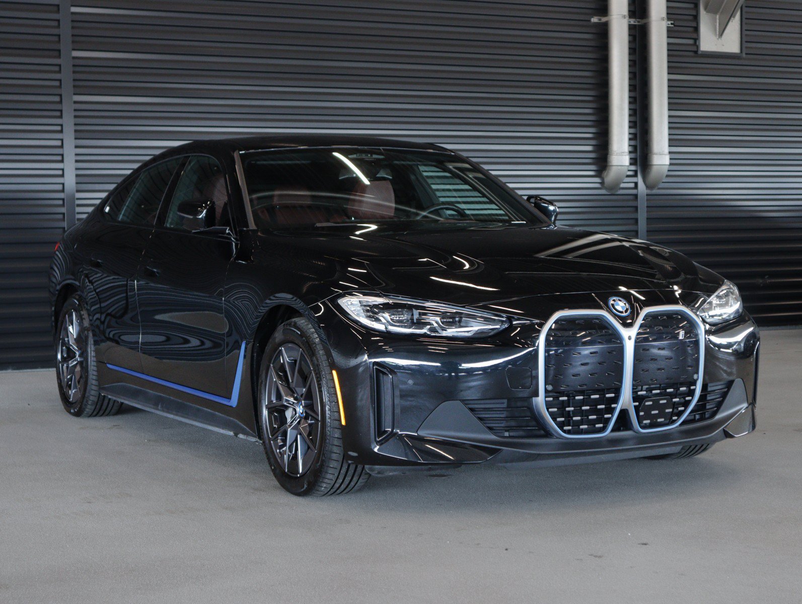 Used 2022 Black Sapphire Metallic BMW eDrive40 image 9