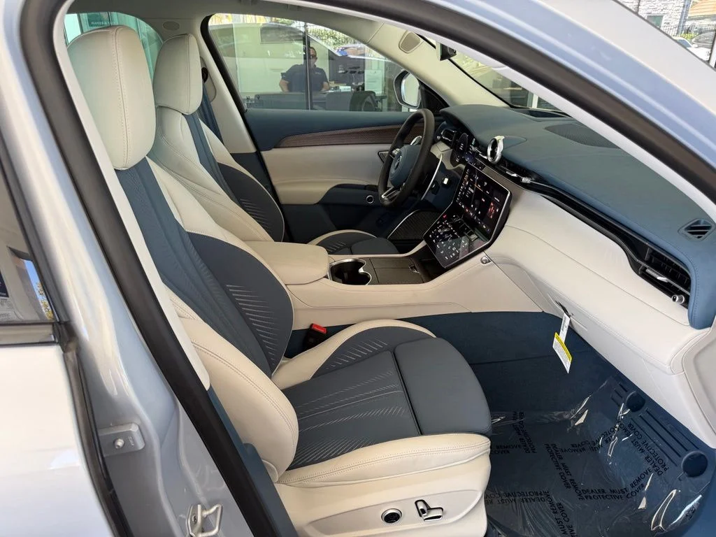 Certified Used 2025 Bianco Astro Maserati Folgore image 12