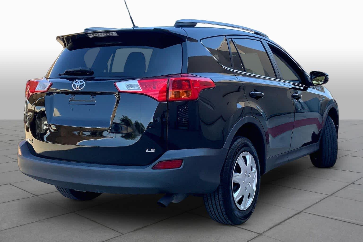 Used 2015 Black Toyota LE image 13