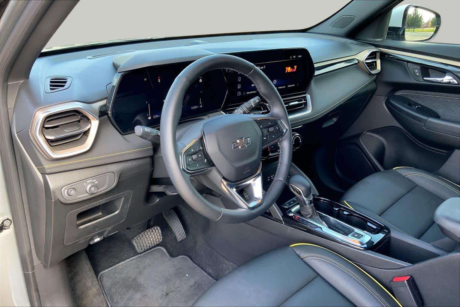 Used 2025 Sterling Gray Metallic Chevrolet ACTIV image 18