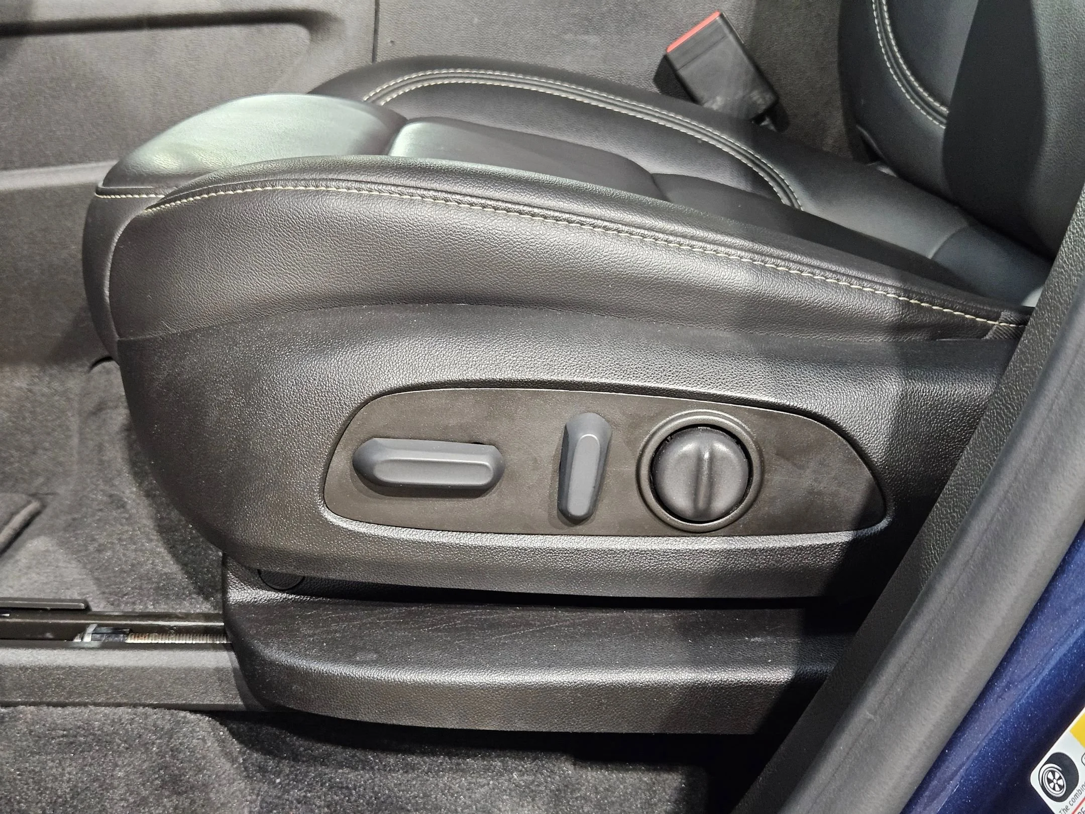Used 2023 Northsky Blue Metallic Chevrolet LT Leather image 24