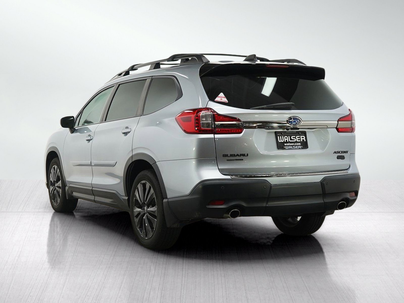 Used 2022 Ice Silver Metallic Subaru Onyx Edition image 3