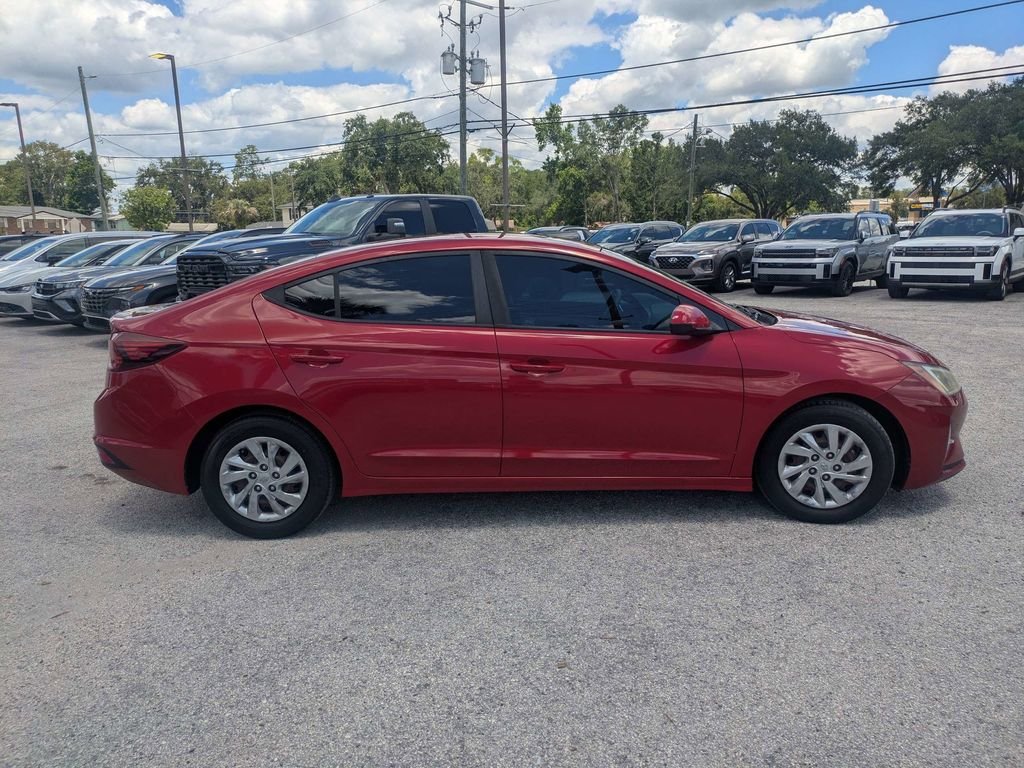 Used 2020 Red Hyundai SE image 2