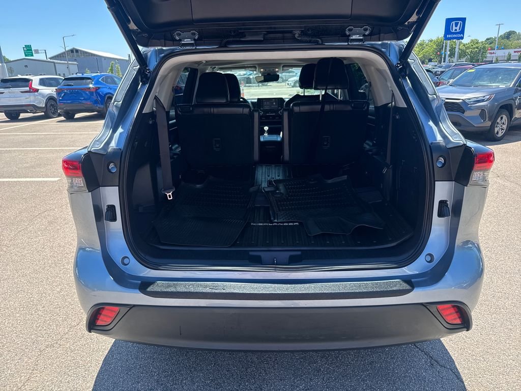 Used 2022 Gray Toyota XLE image 7